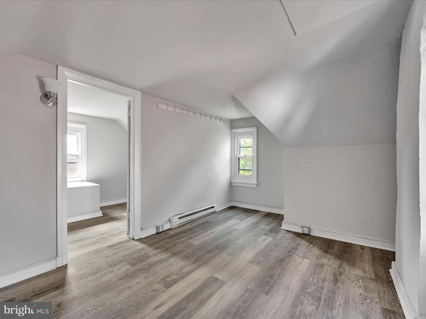 76 N York Street photo 13