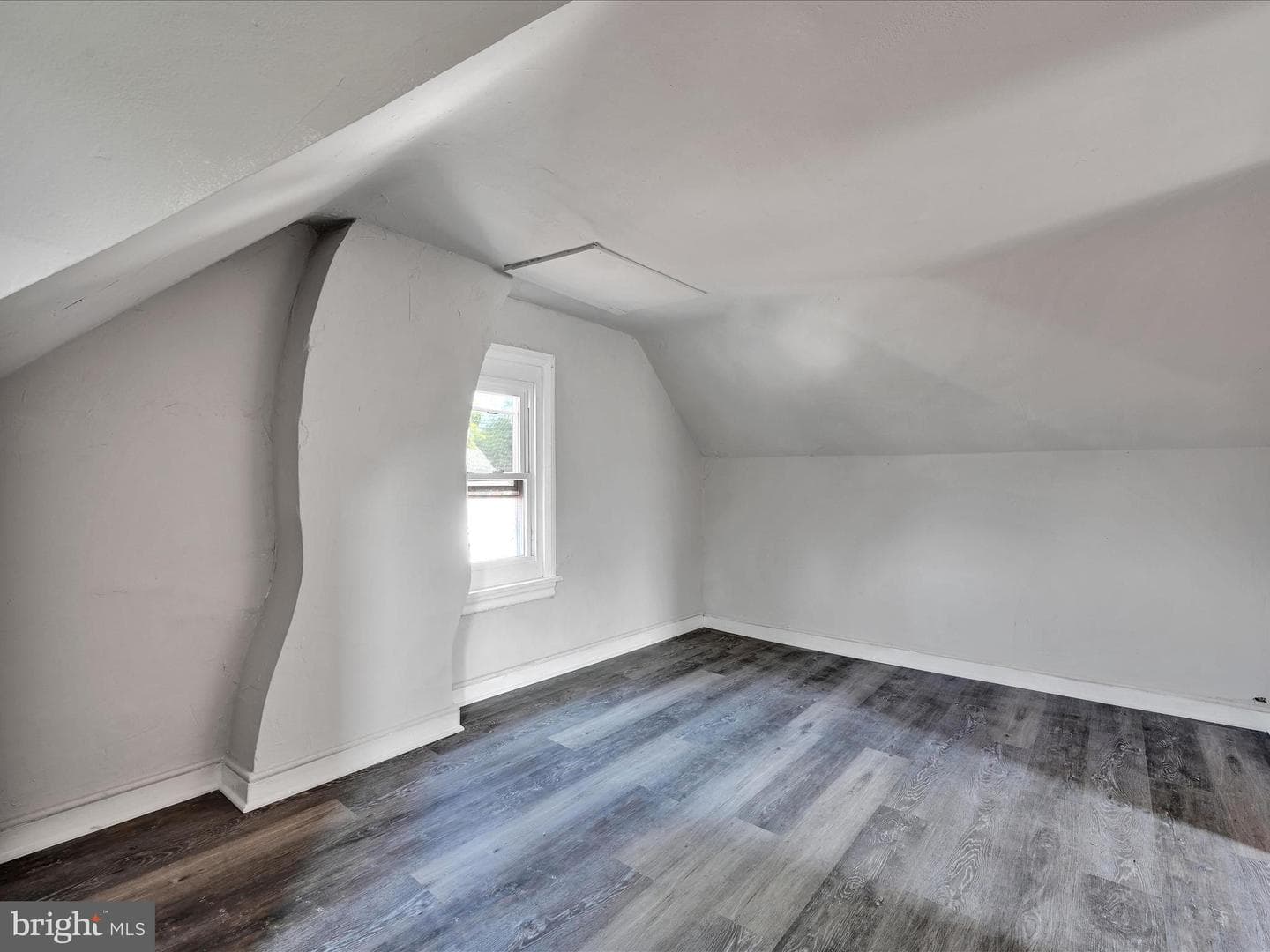 76 N York Street photo 14