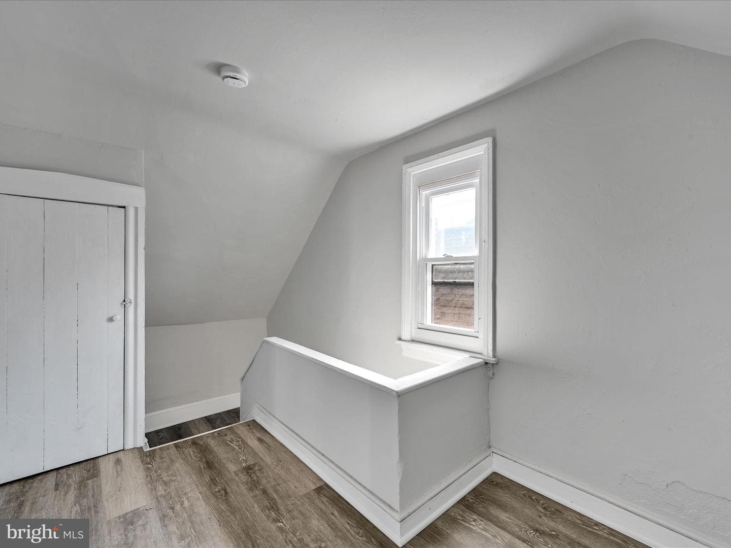 76 N York Street photo 15