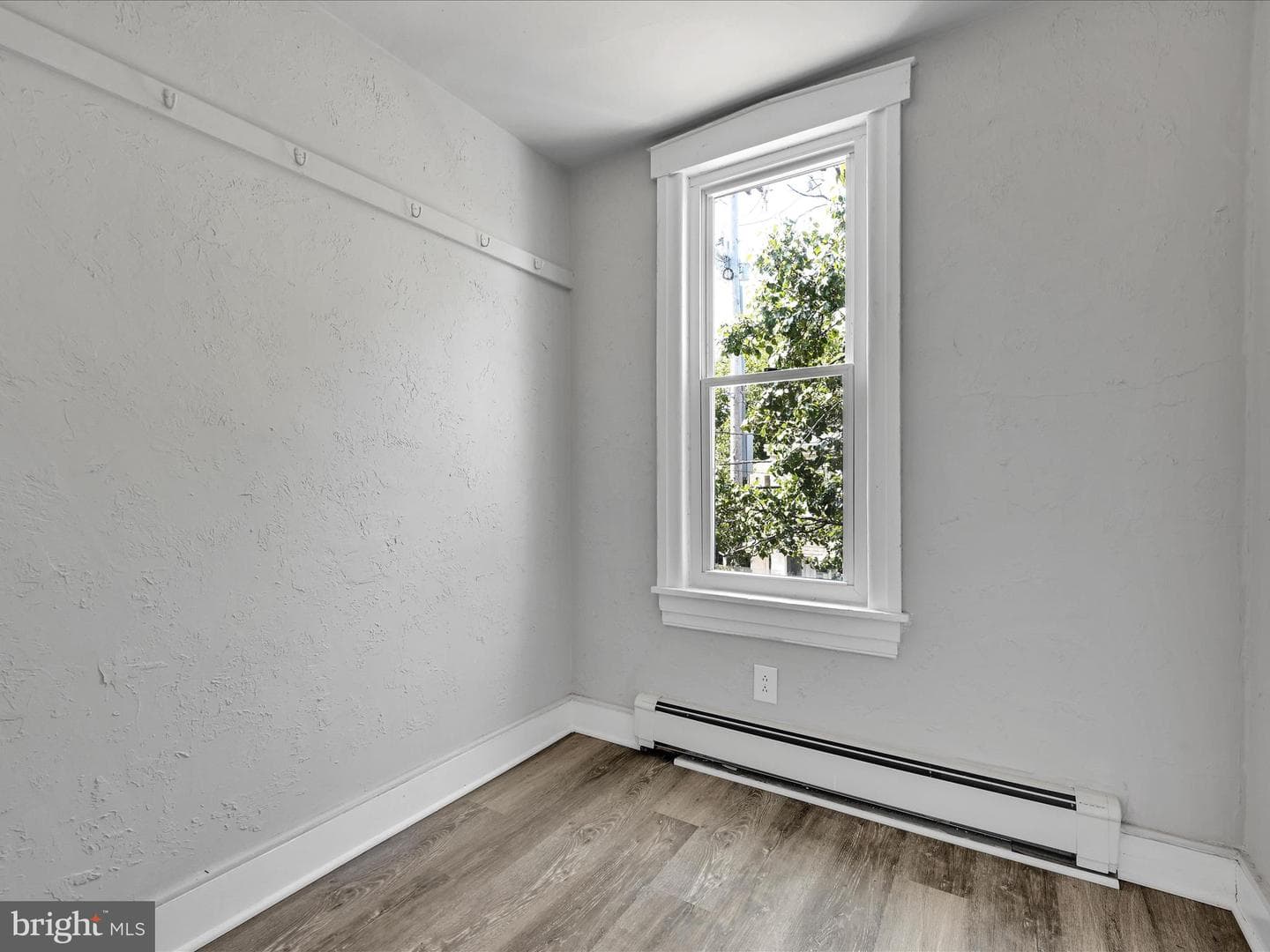 76 N York Street photo 17