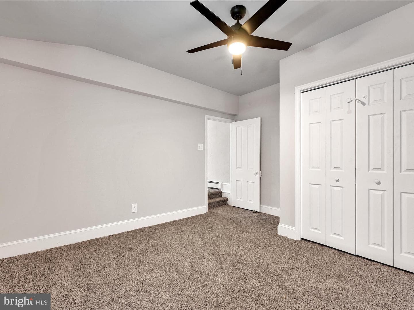 76 N York Street photo 21
