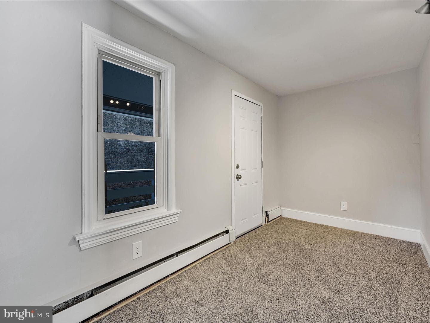 76 N York Street photo 23