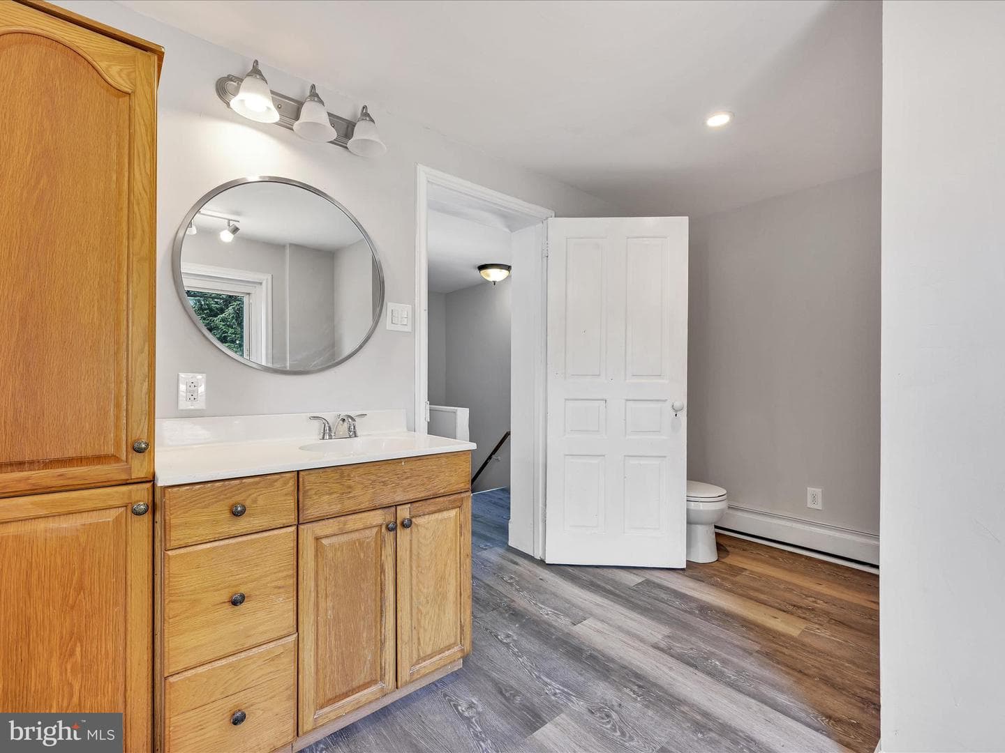 76 N York Street photo 24
