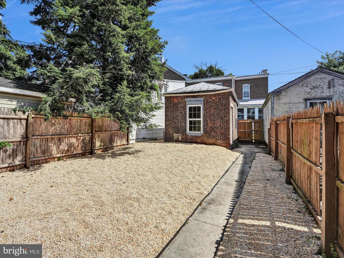 76 N York Street photo 28