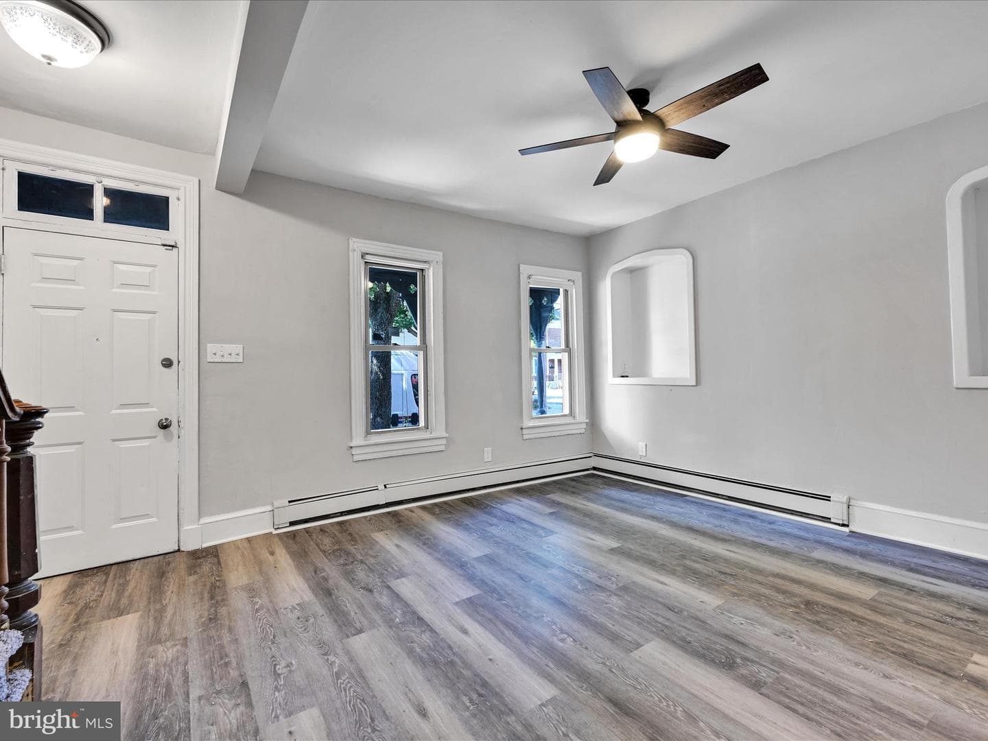 76 N York Street photo 4