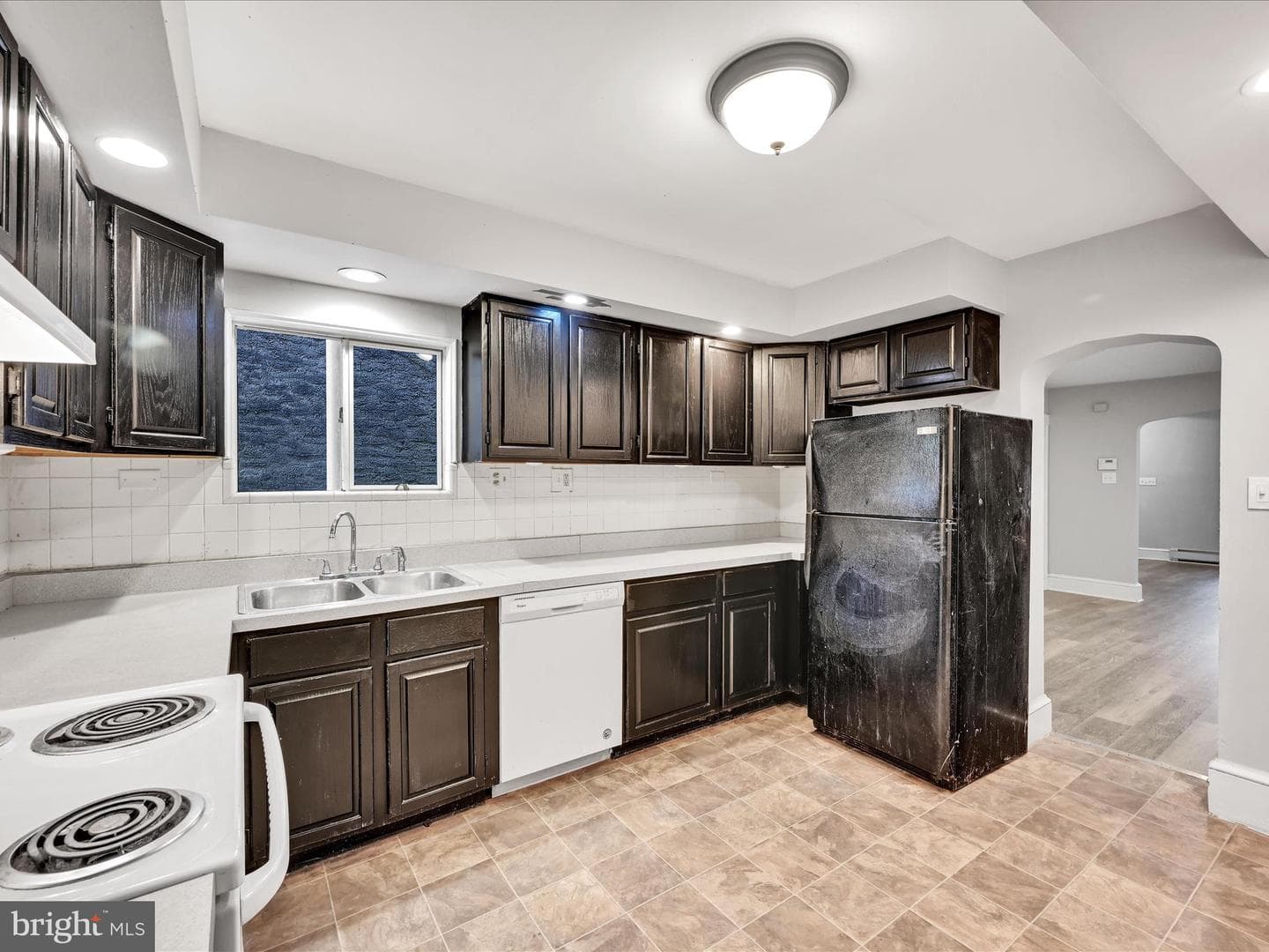 76 N York Street photo 8