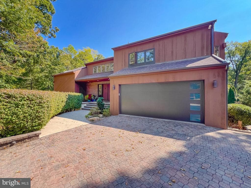 108 Old Oak Tree Road