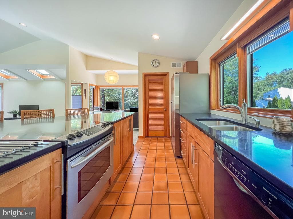 108 Old Oak Tree Road photo 15