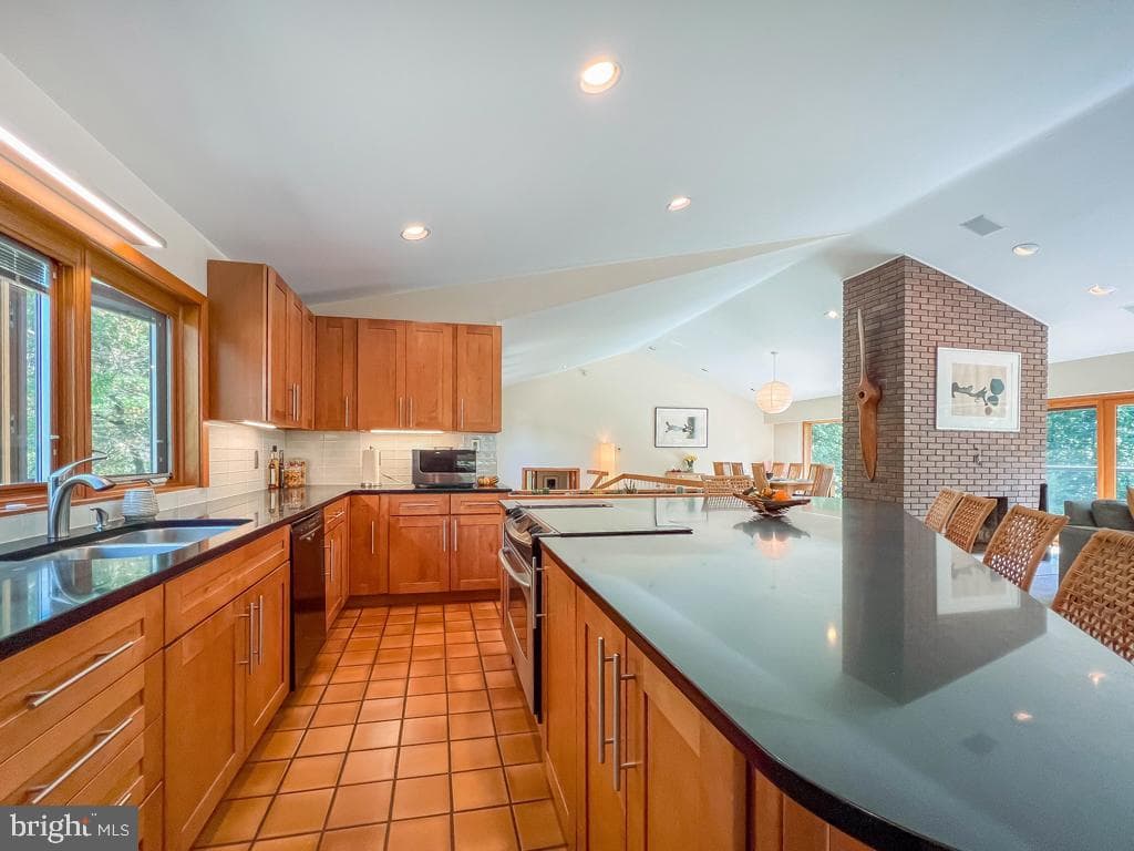 108 Old Oak Tree Road photo 16