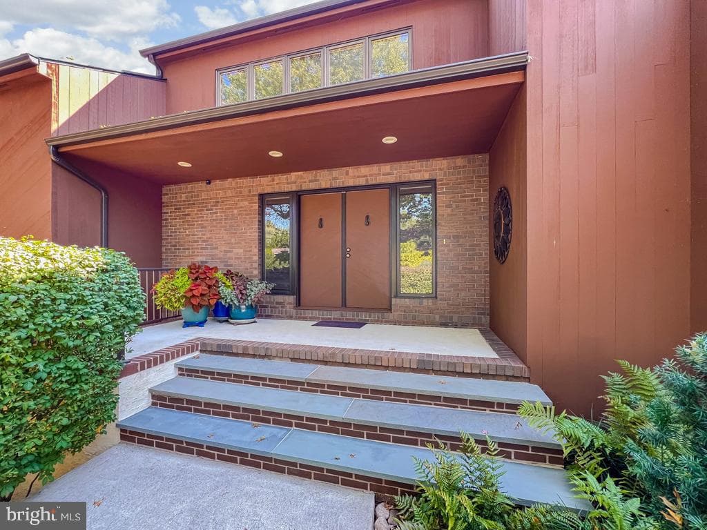 108 Old Oak Tree Road photo 2