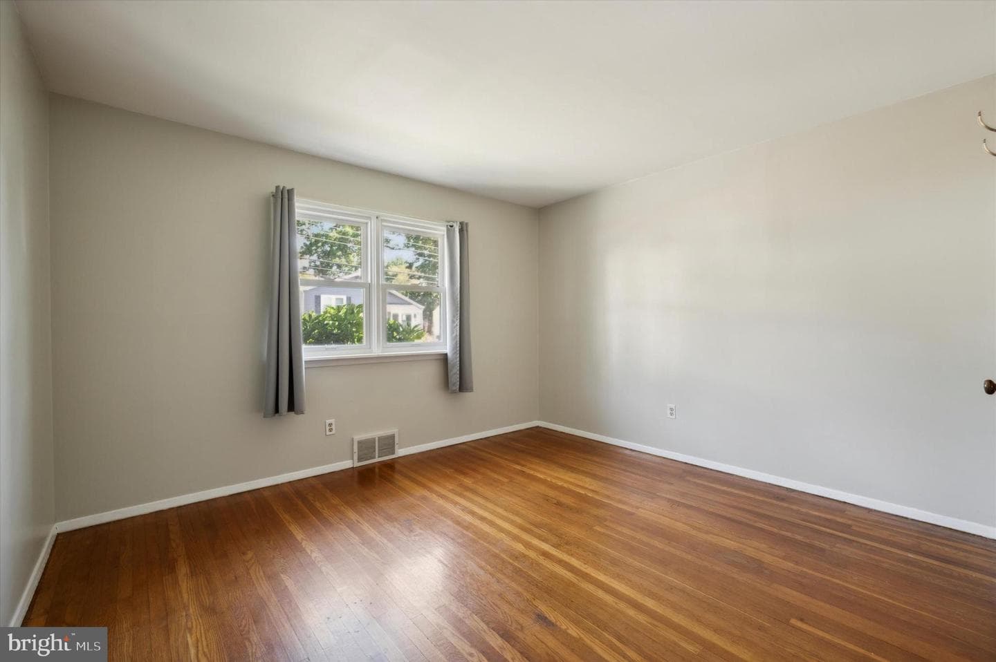 2908 Turner Avenue photo 10