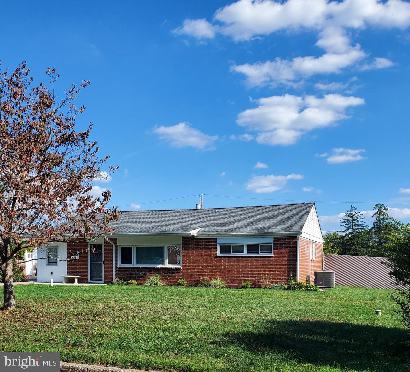 8 Laurel Lane photo 2