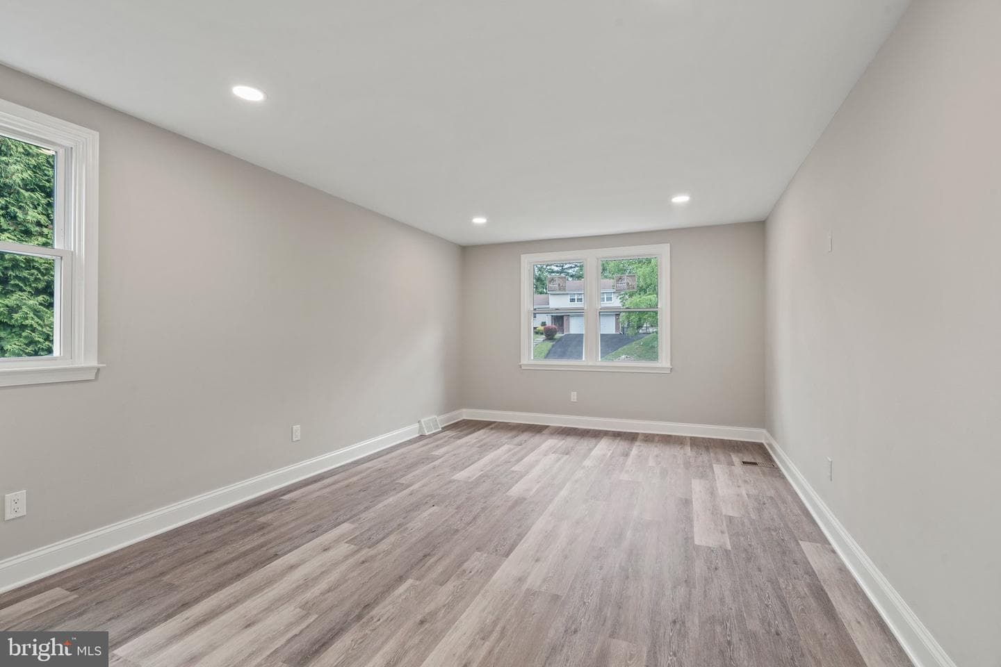 8806 Wainwright Road photo 17