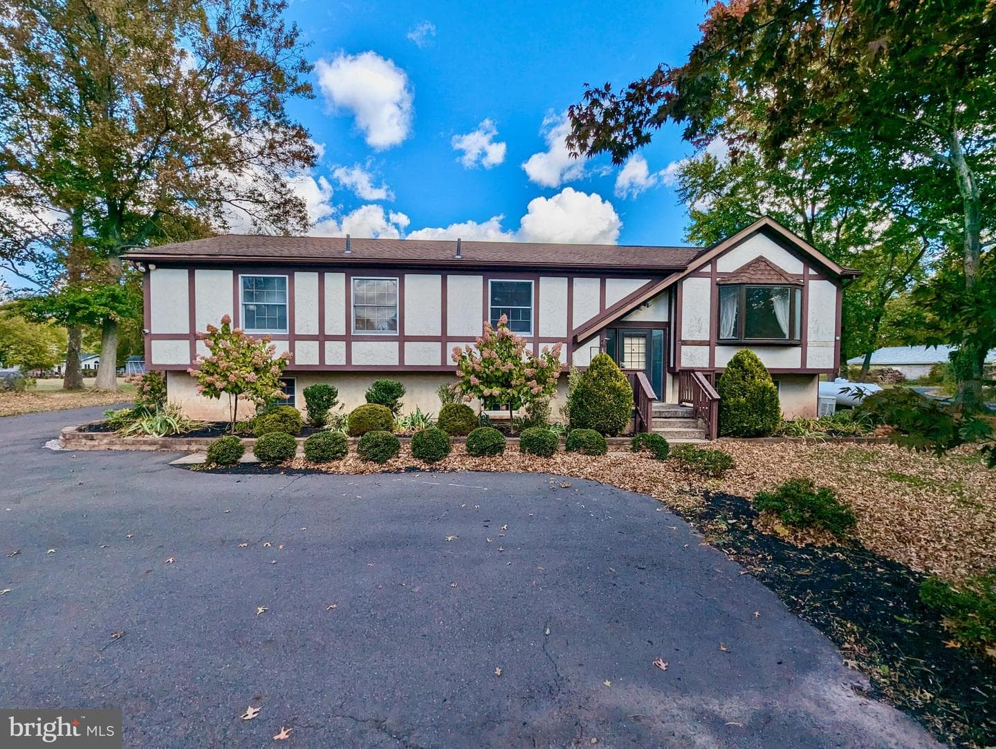 1407 Maple Avenue photo 2