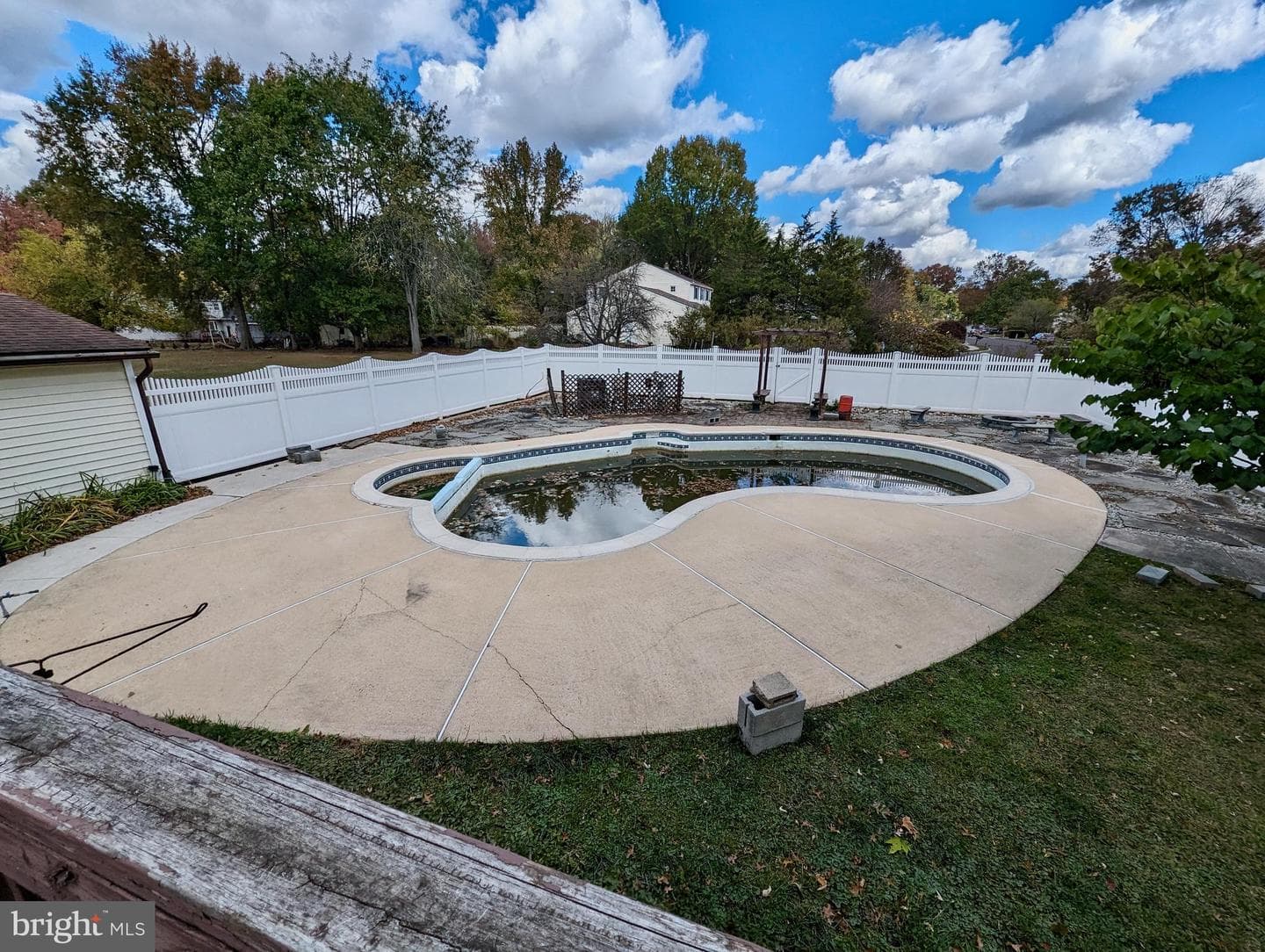 1407 Maple Avenue photo 23