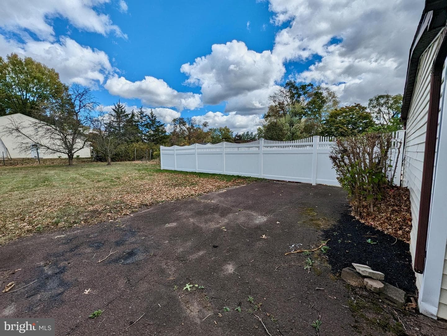 1407 Maple Avenue photo 25