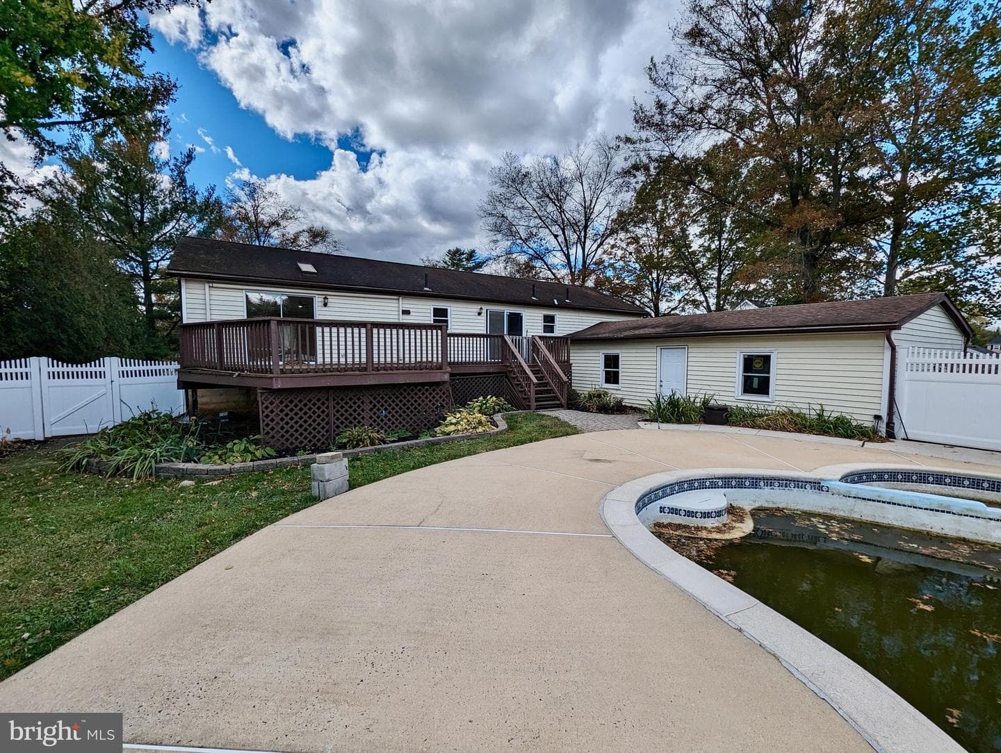 1407 Maple Avenue photo 27