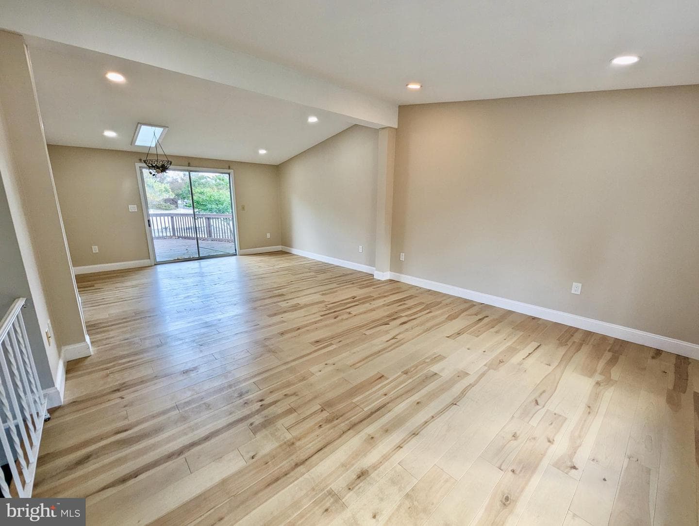 1407 Maple Avenue photo 4