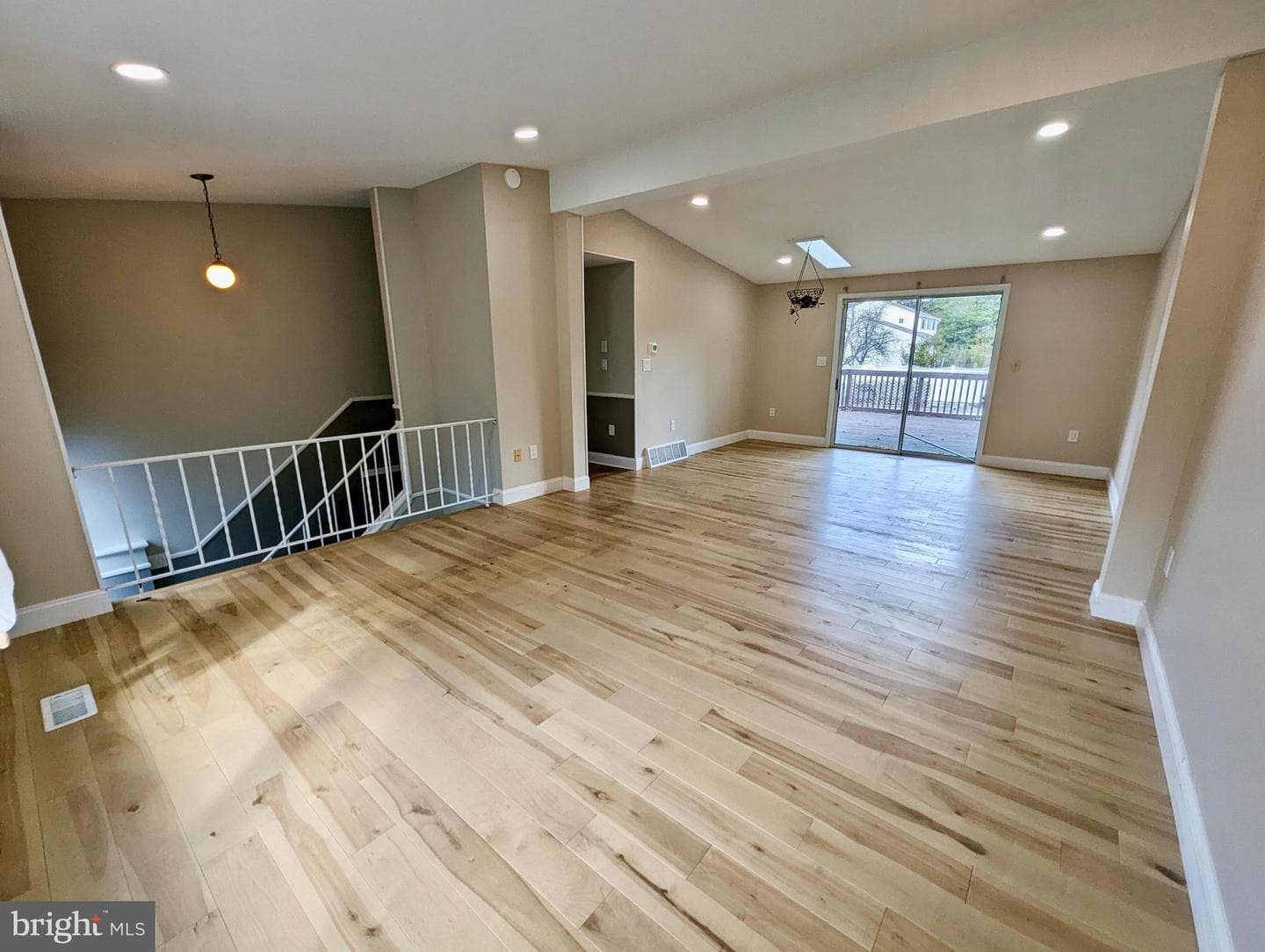 1407 Maple Avenue photo 5