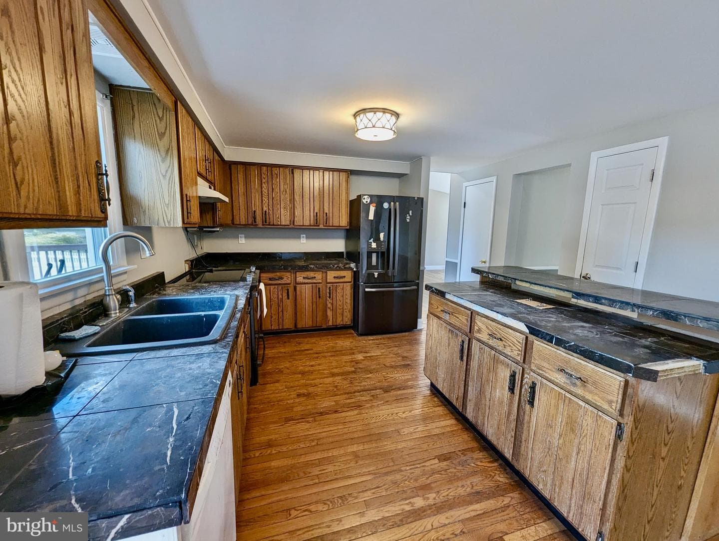 1407 Maple Avenue photo 7