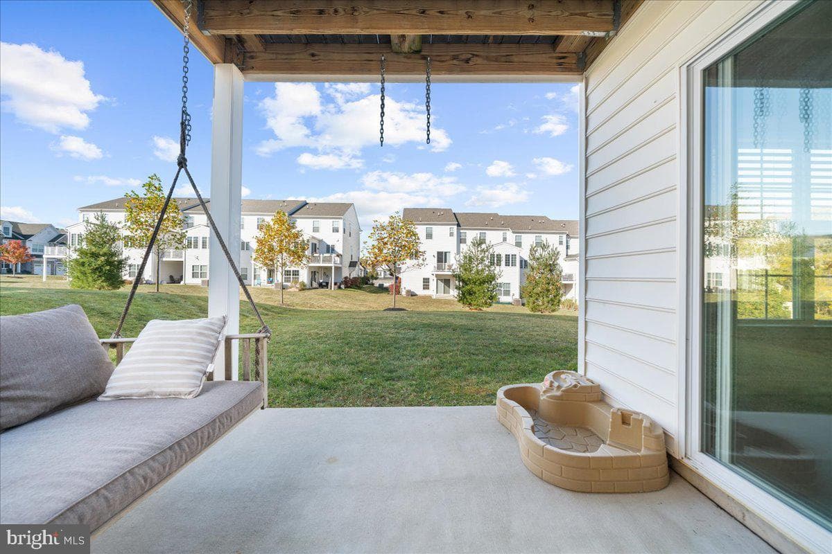 205 Cadence Court photo 33