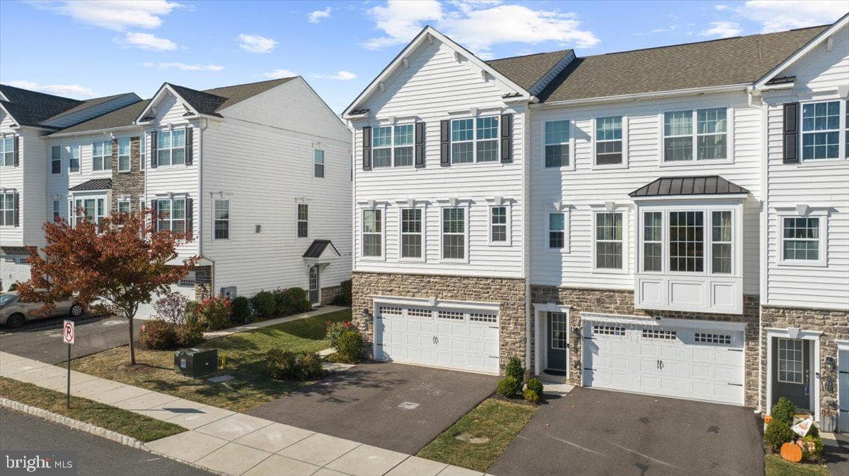 205 Cadence Court photo 38