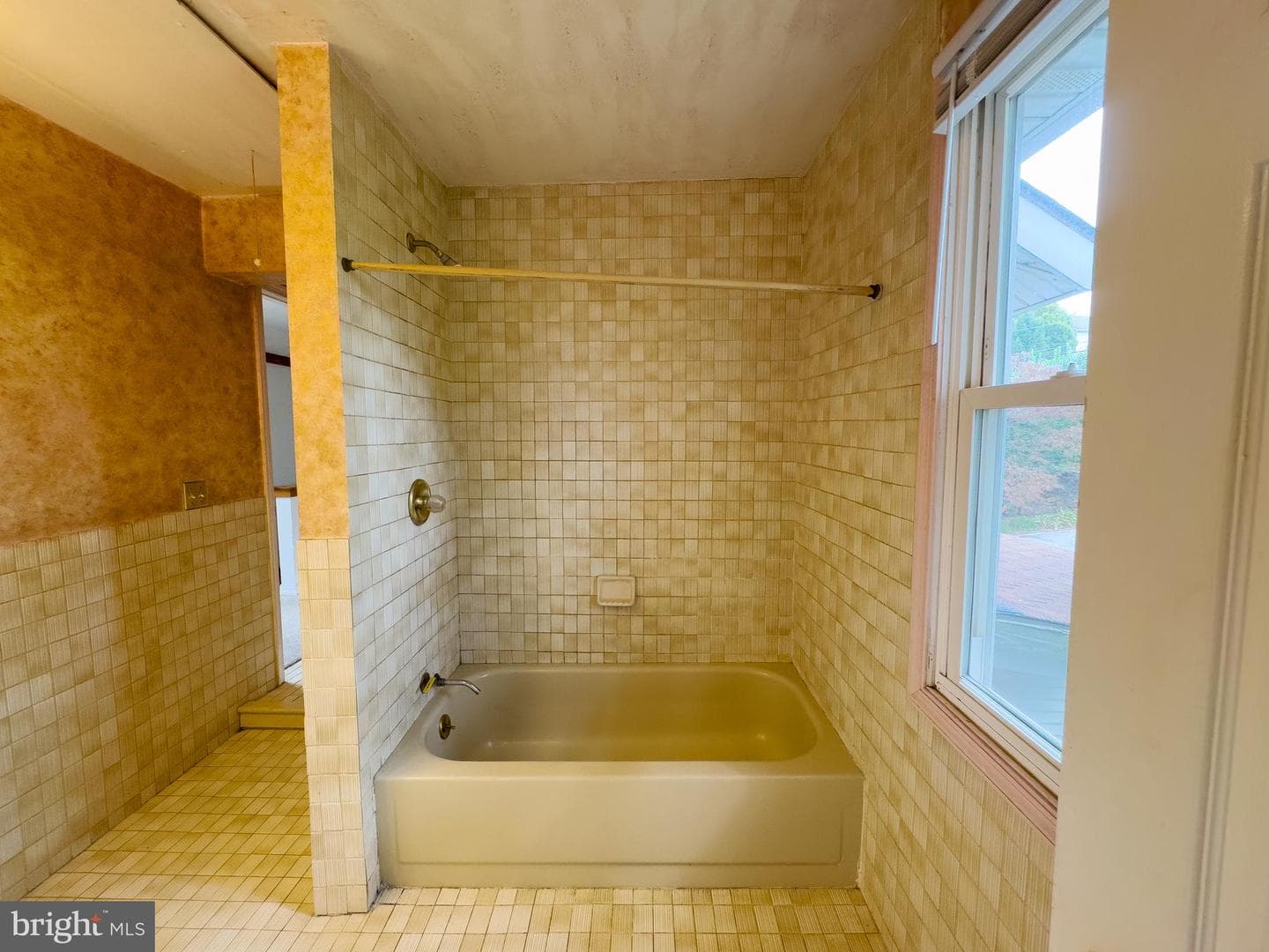 207 Vaughn Road photo 16