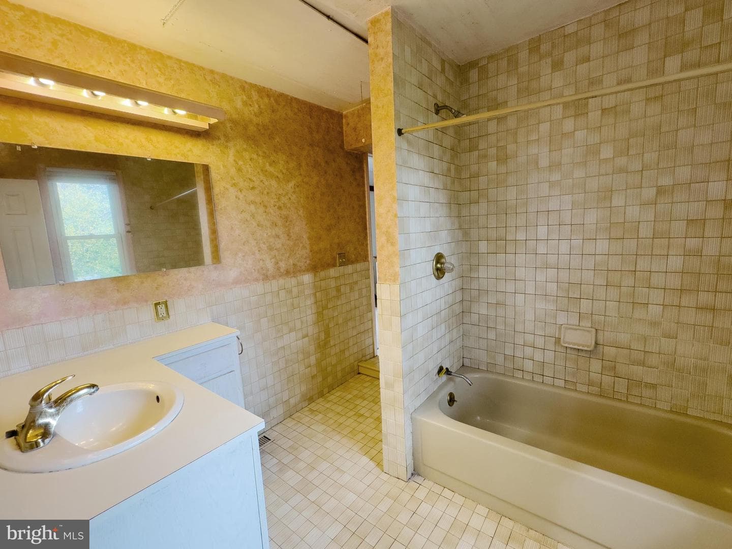 207 Vaughn Road photo 17