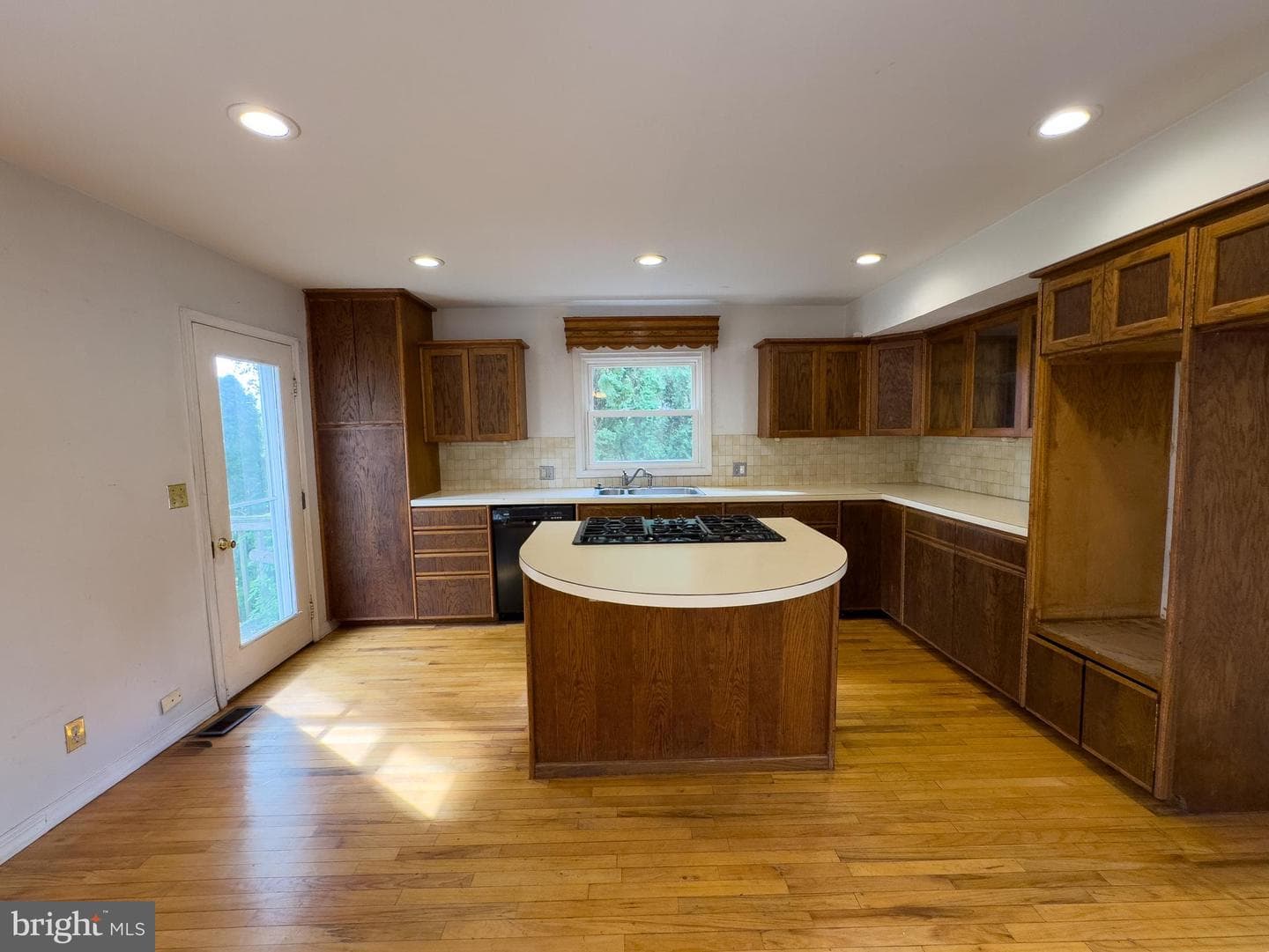 207 Vaughn Road photo 4