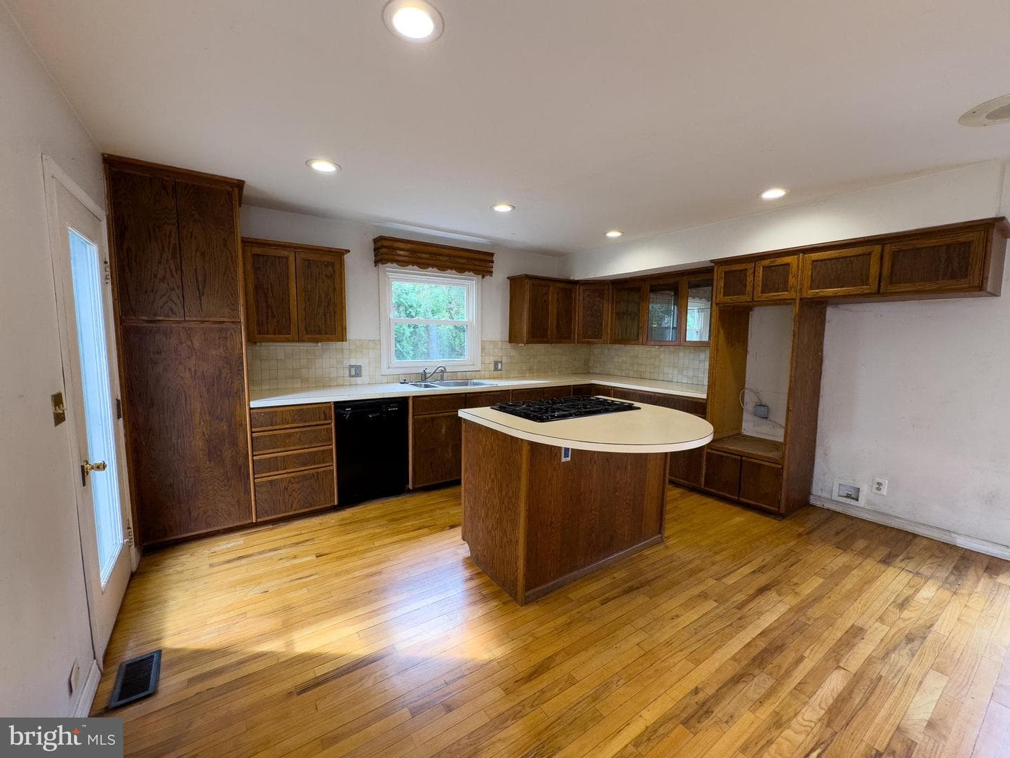 207 Vaughn Road photo 5