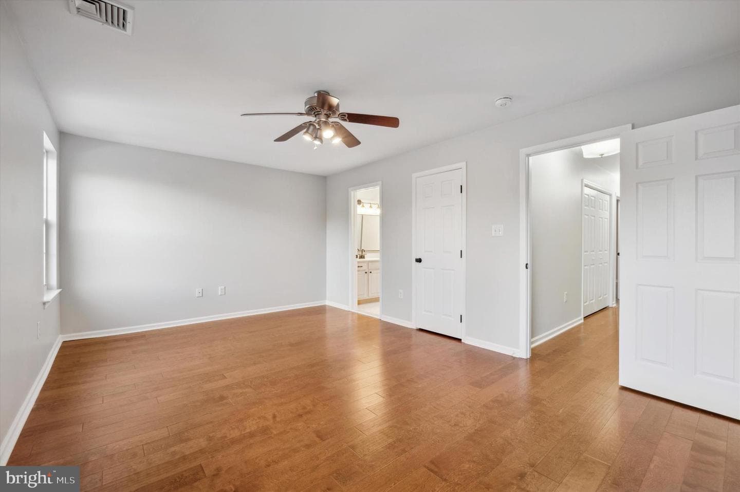 405 W Elm Street photo 9