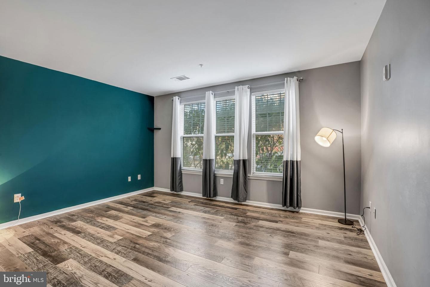 350 W Elm Street #3121 photo 18