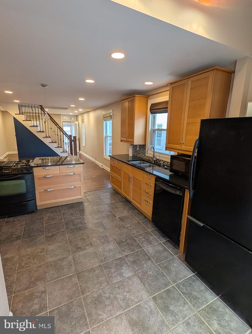 75 Holland Avenue photo 11