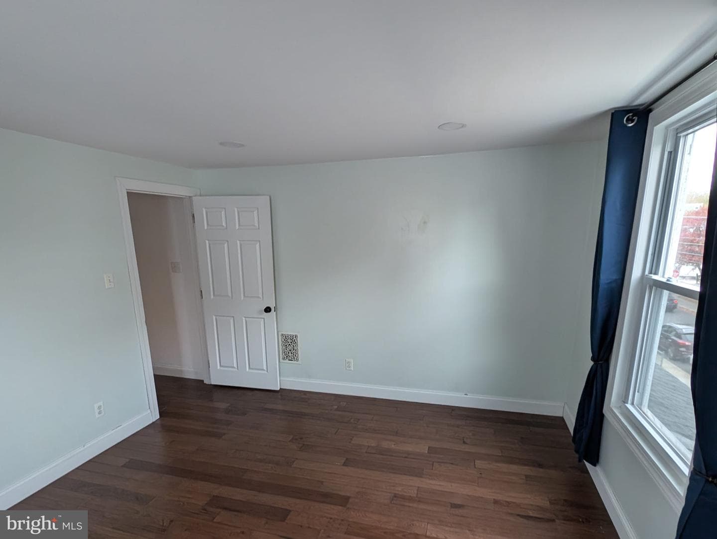 75 Holland Avenue photo 16