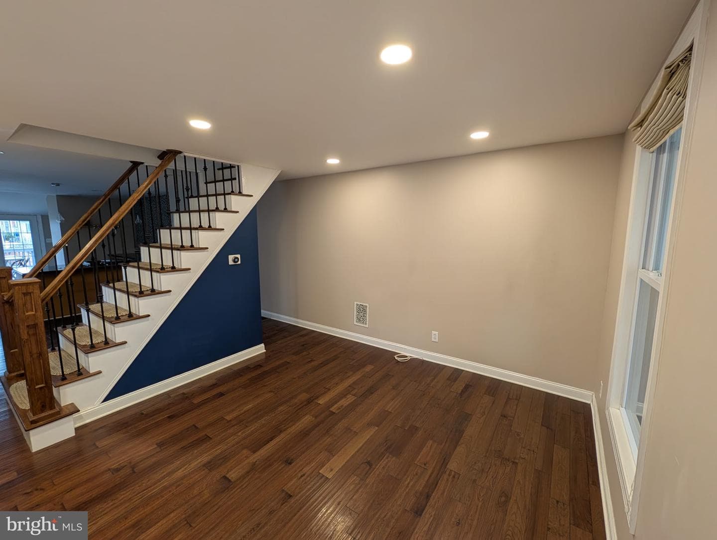 75 Holland Avenue photo 2