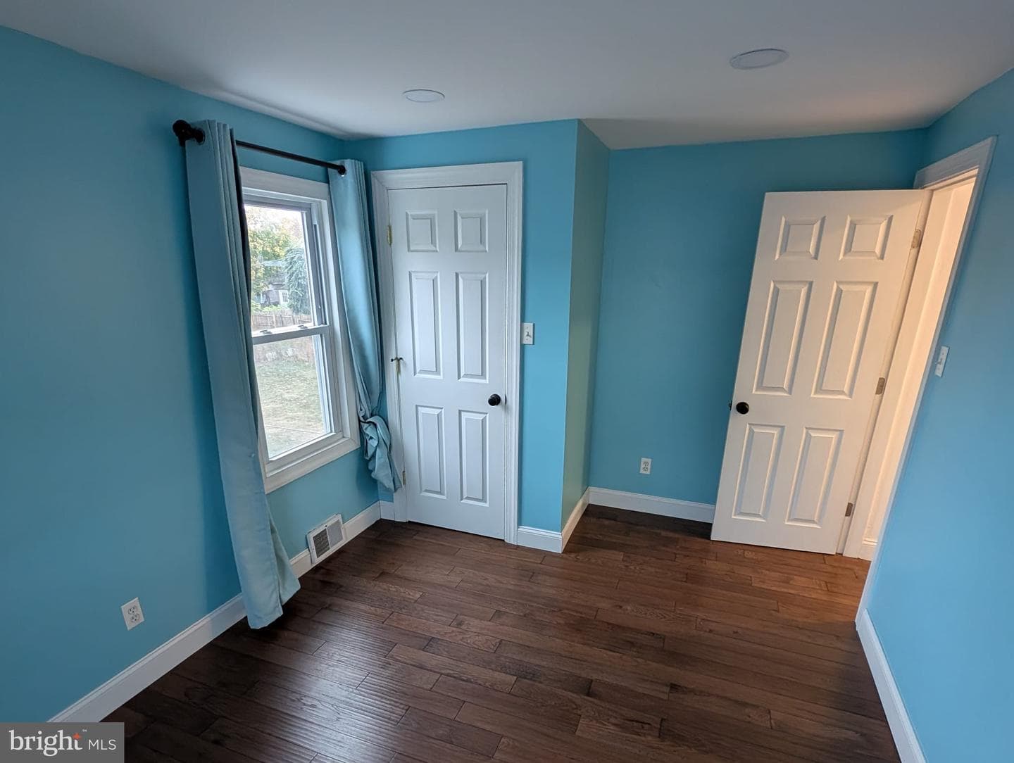 75 Holland Avenue photo 21