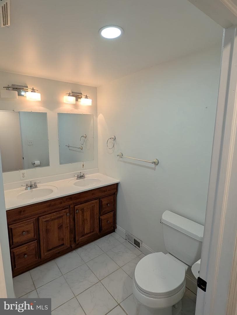 75 Holland Avenue photo 23
