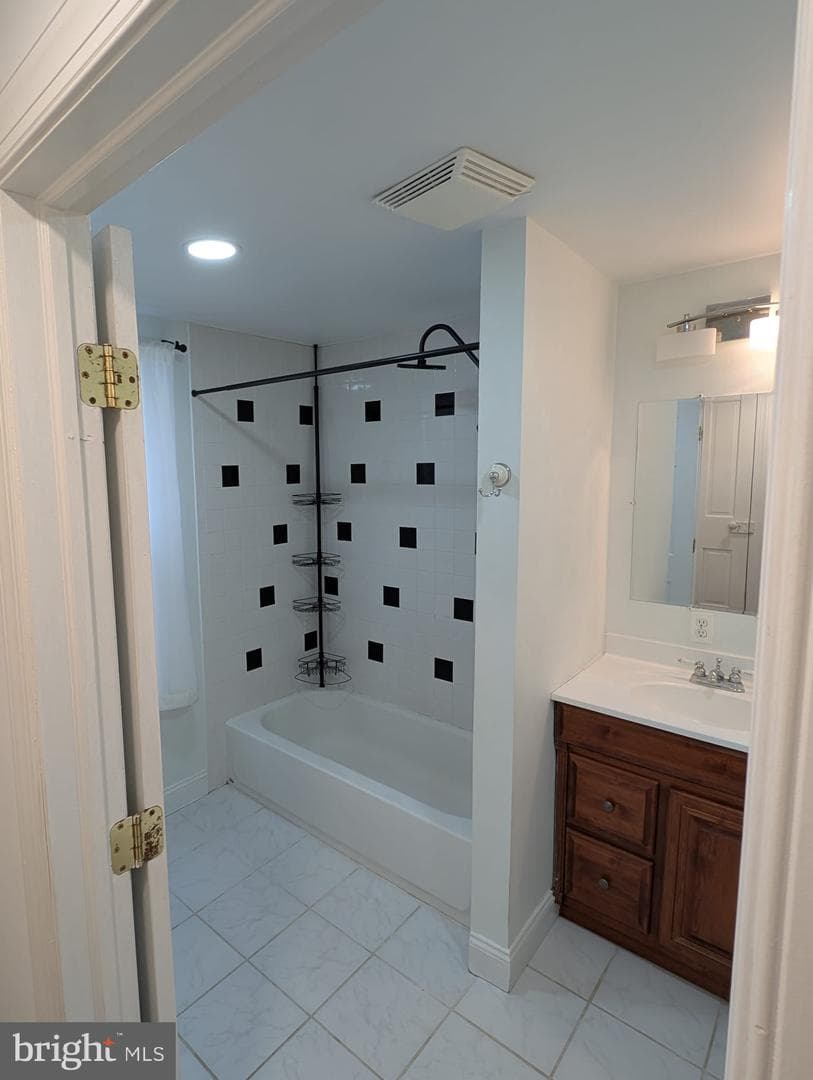 75 Holland Avenue photo 24