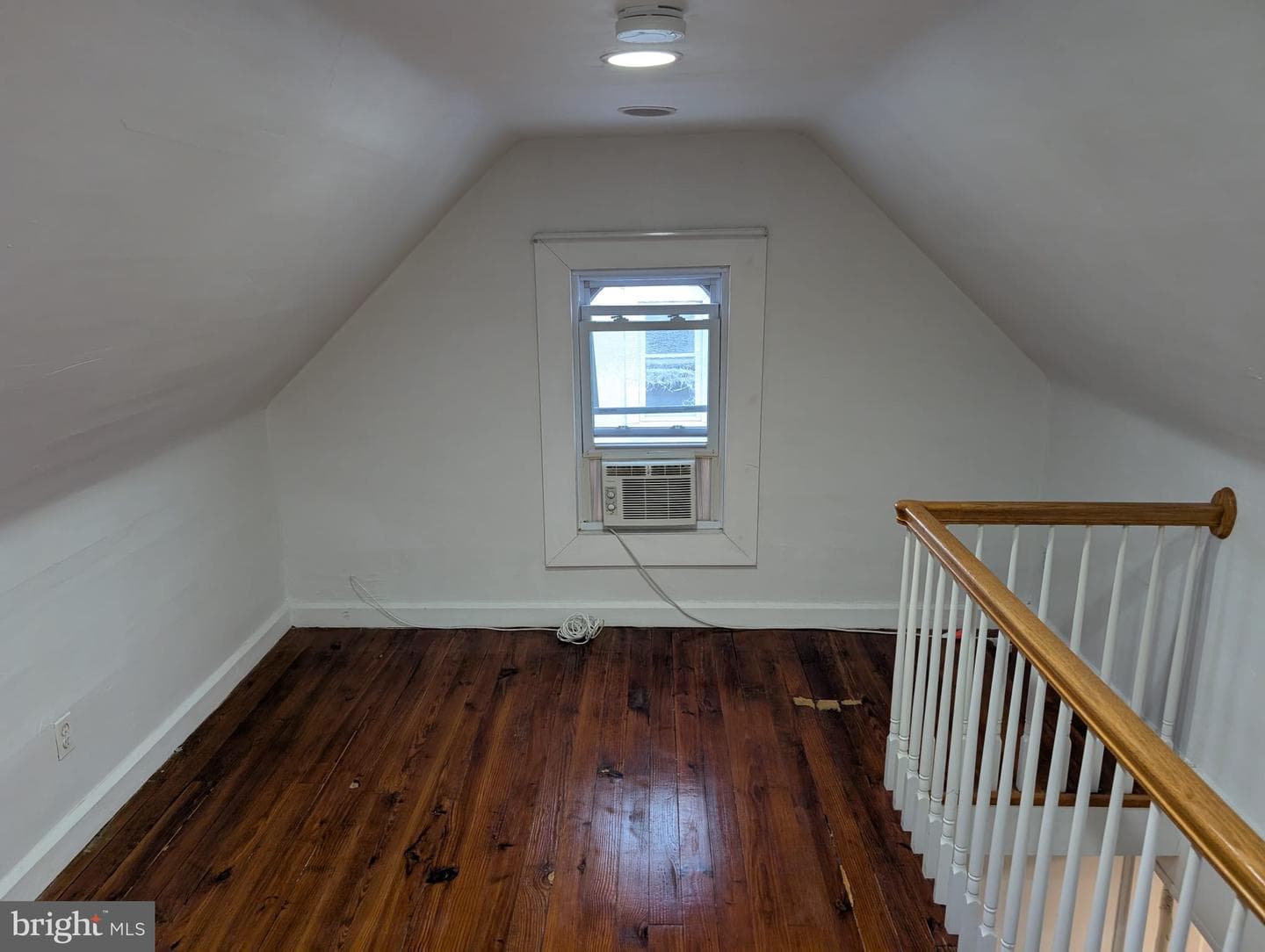 75 Holland Avenue photo 28