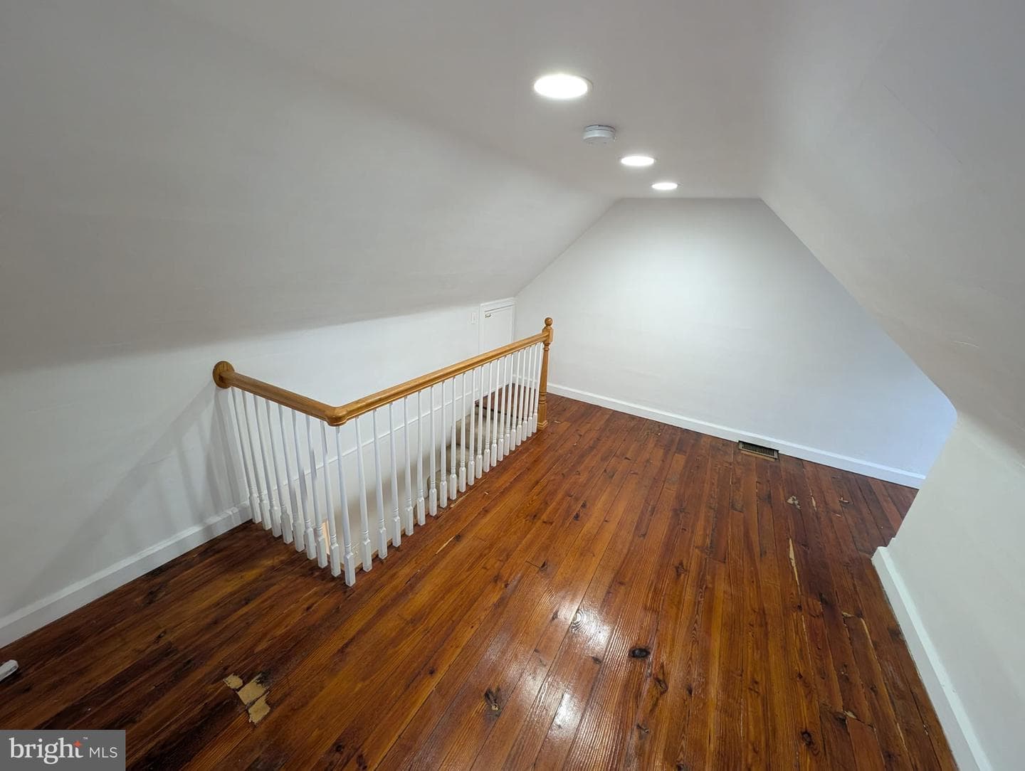 75 Holland Avenue photo 29