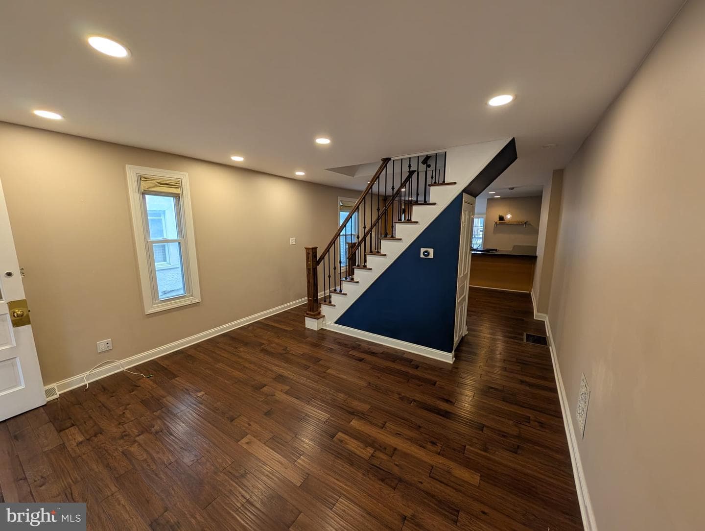 75 Holland Avenue photo 5