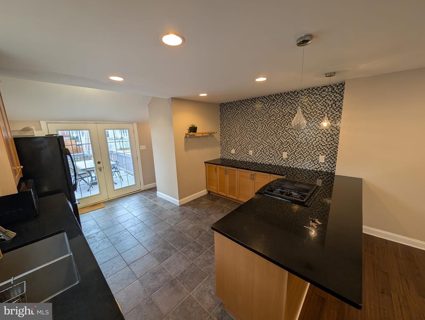 75 Holland Avenue photo 8