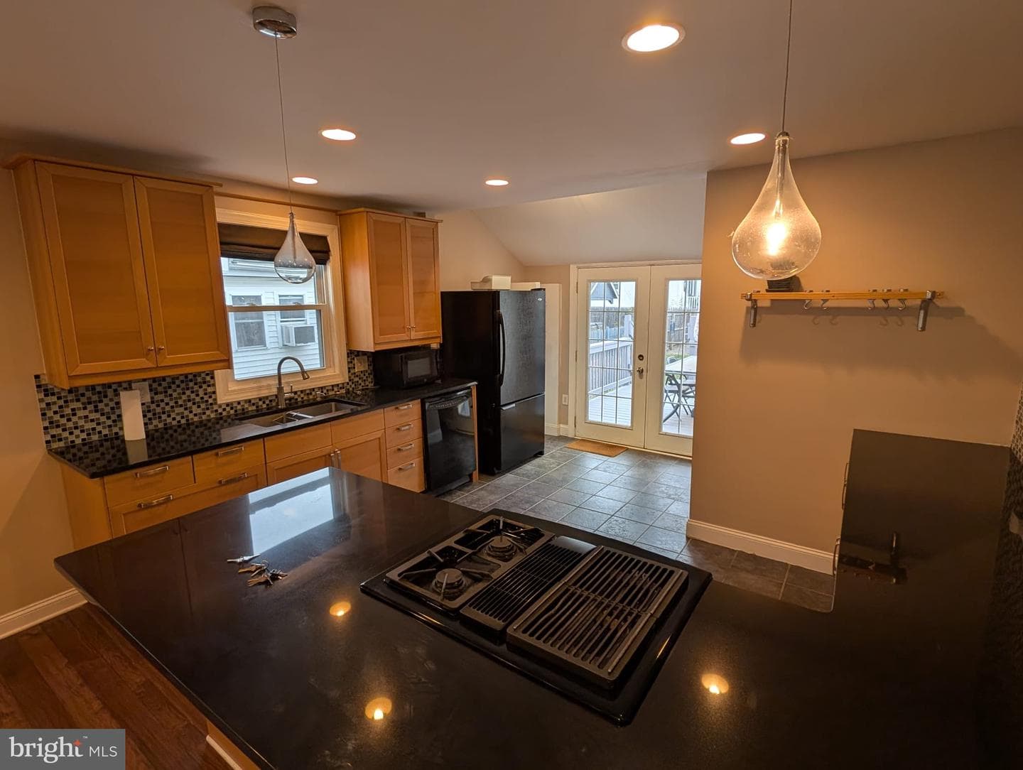 75 Holland Avenue photo 9