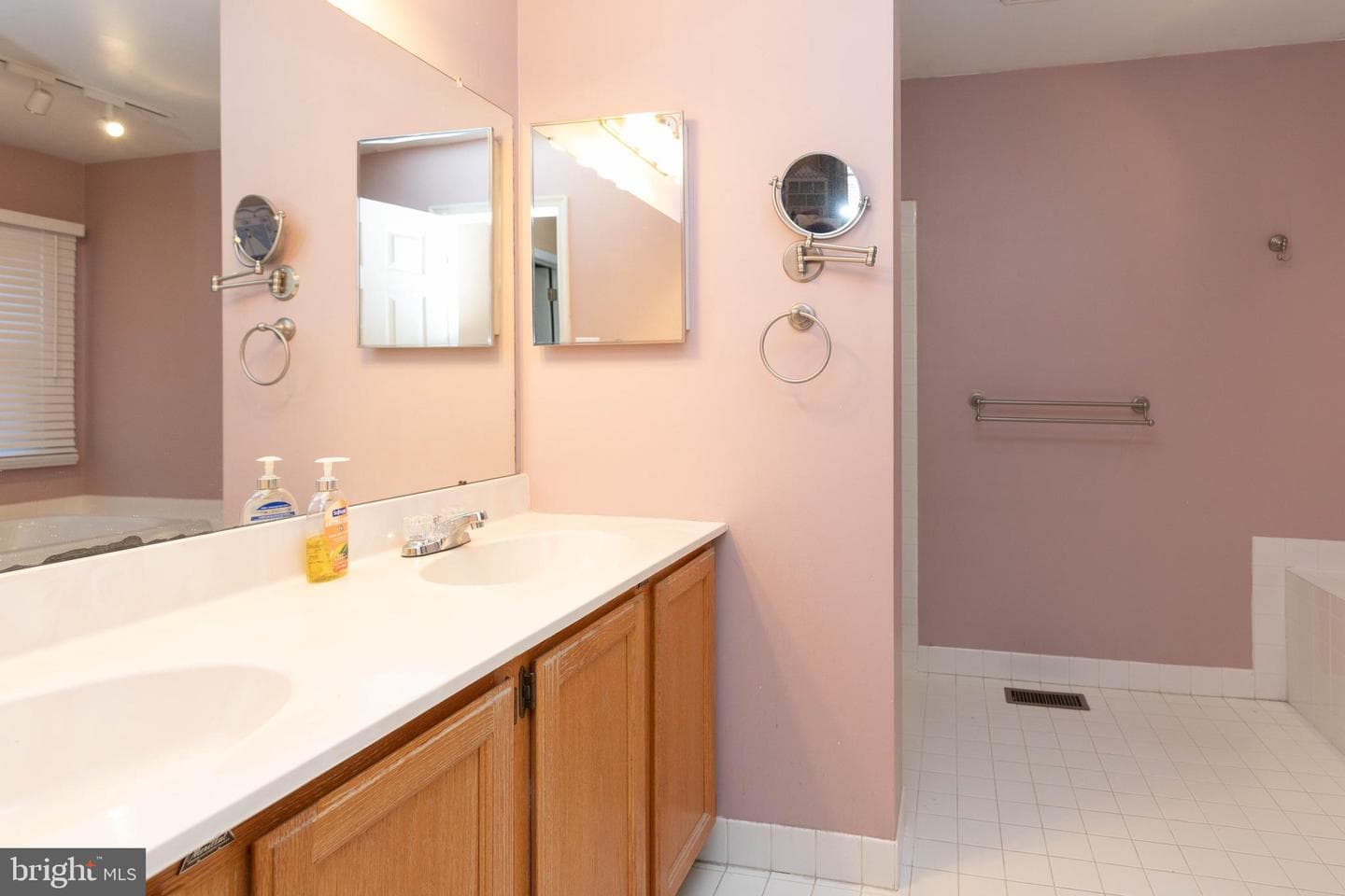 102 Runnymede Drive photo 38