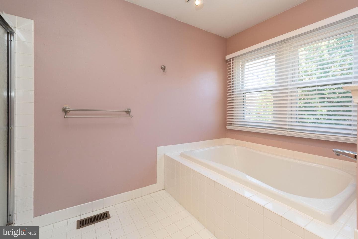 102 Runnymede Drive photo 39