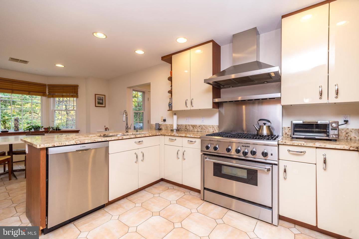 1111 Delene Road photo 16
