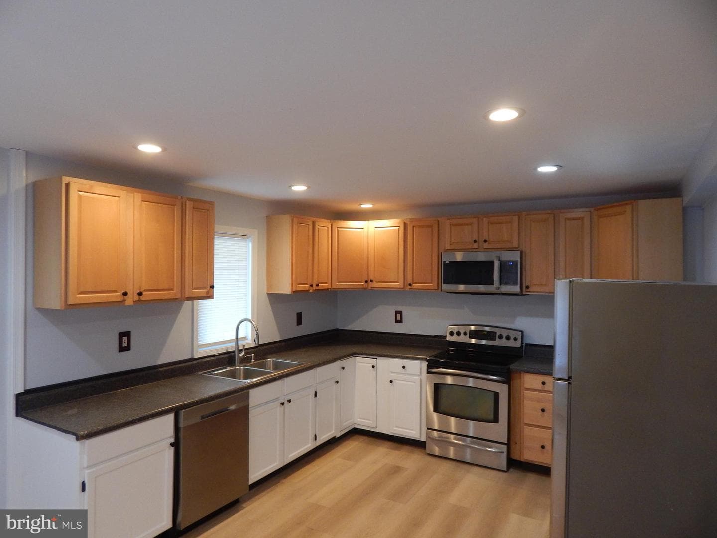 233 N Evans Street photo 11