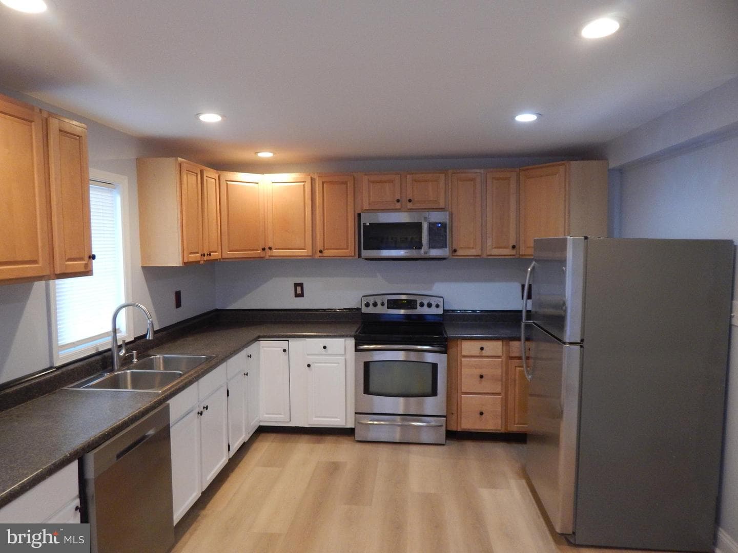 233 N Evans Street photo 12
