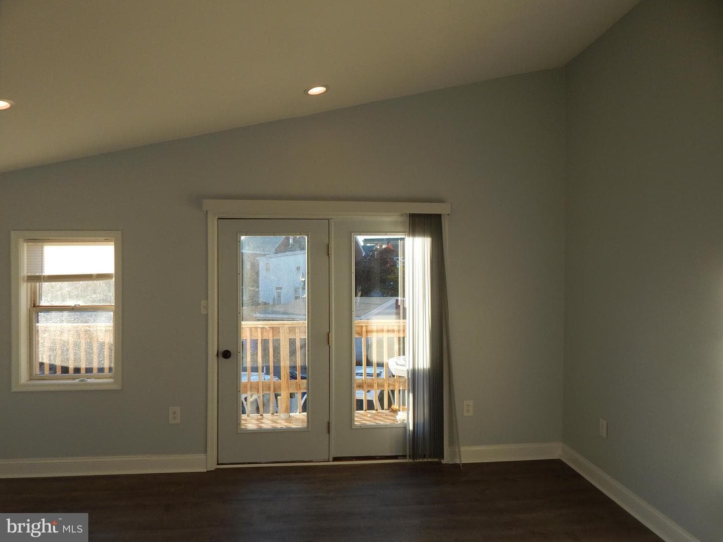 233 N Evans Street photo 17