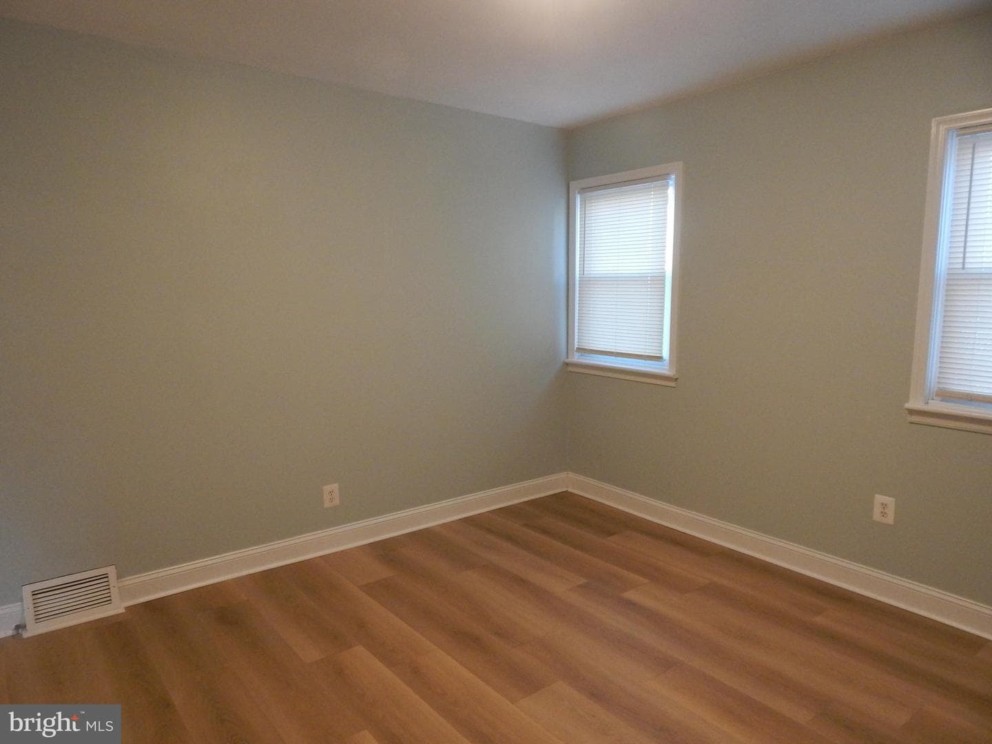 233 N Evans Street photo 28